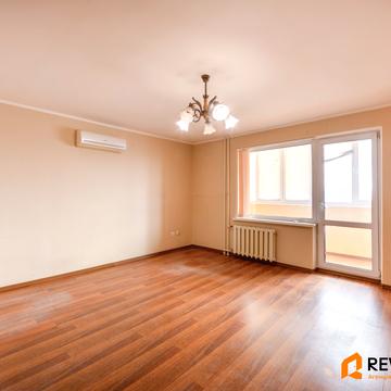 Дарницький бульв., 8