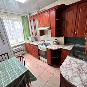 Юрія Кондратюка вул. (Комунарівська), 16