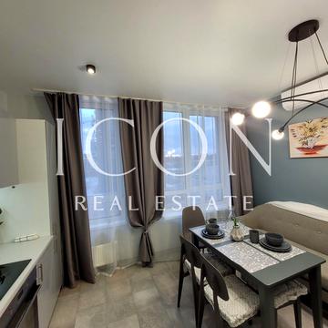 Салютна вул., (Будинок 02301-02303)