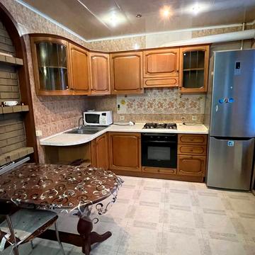 Професора Отамановського вул., 25