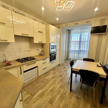 Олега Антонова вул. (Карла Маркса), 13в