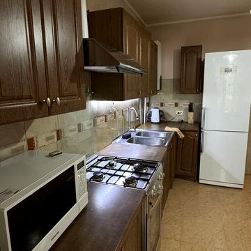 Степана Бандери просп., 90-А