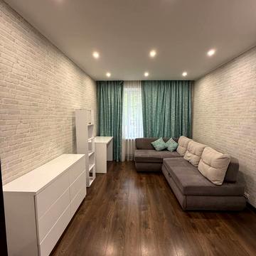 Князя Ярослава Мудрого вул. (Ленінградська), 8