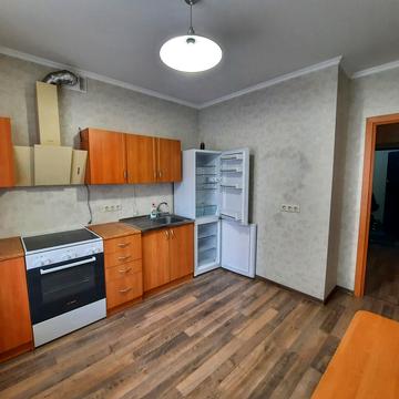 Валерія Лобановського вул., 25