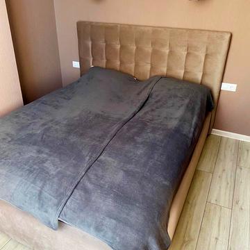 Літературна вул., 10