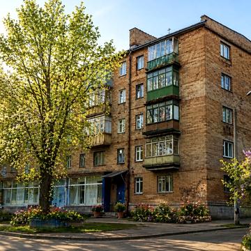 Романа Ратушного вул. (Волгоградська), 4