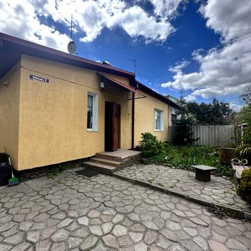 Кавказька вул., 1