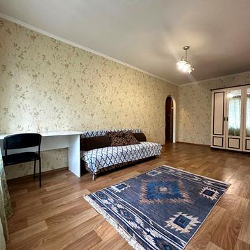 Володимира Антоновича вул. (Свердлова), 30/32