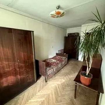 Шпитальна вул., 8