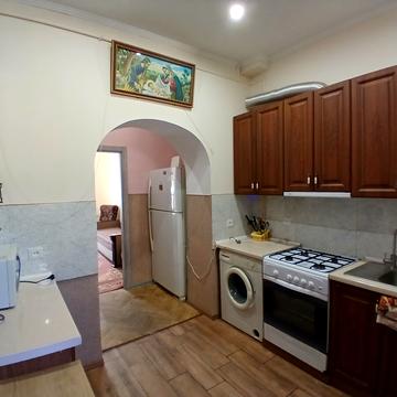 Степана Бандери вул. (), 85