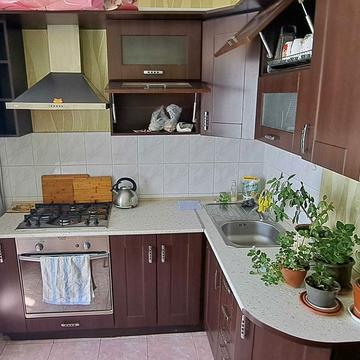 Романа Шухевича просп. (Генерала Ватутіна), 8