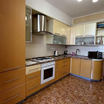 Івана Миколайчука вул., 20Б