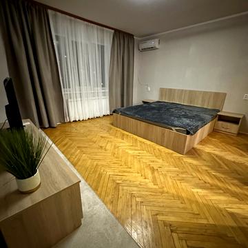 Дегтярівська вул., 6