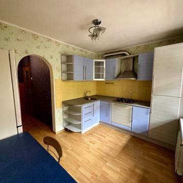 Ігоря Юхновського вул., 30