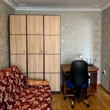 Дмитра Іванова вул., 4