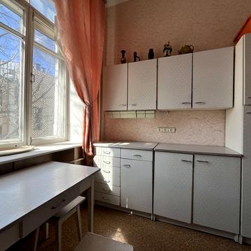 Петра Сагайдачного вул., 16