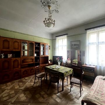 Союзу Українок вул. (), 15