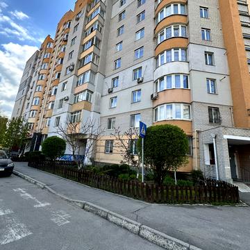 Академіка Ющенка вул., 16