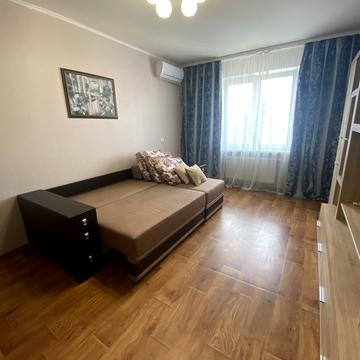 Академіка Глушкова просп., 9-Є