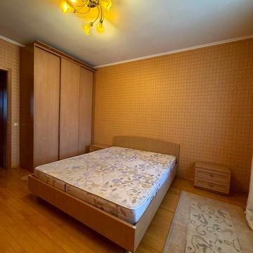 Оболонський просп., 30