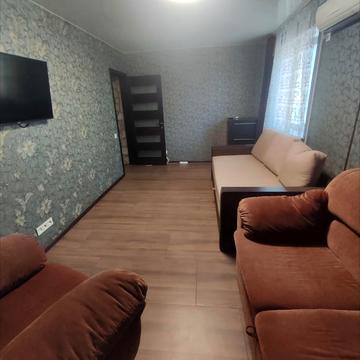 Квітки Цісик вул. (Гулі Корольової), 10