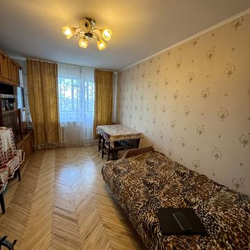 Каховська вул., 17