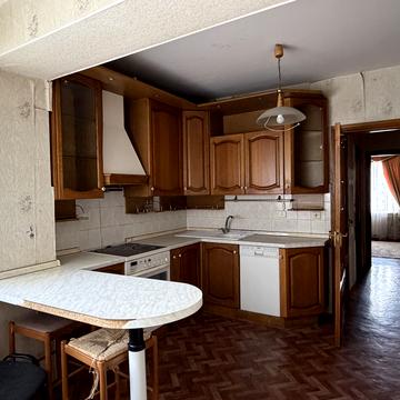 Миколи Лаврухіна вул., 7