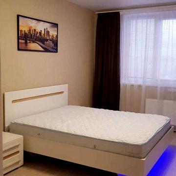 Михайла Грушевського вул., 30в