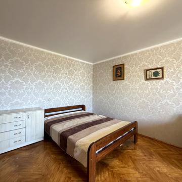 Ревуцького вул., 42-Б