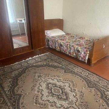 Стрітенська вул. (Комсомольська), 52