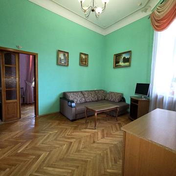 Івана Франка вул., 27