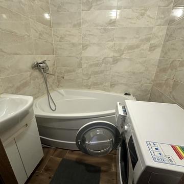 Миру пл., 7