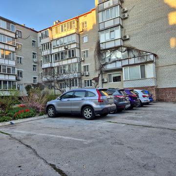 Захисників України вул. (1-го Травня), 10б