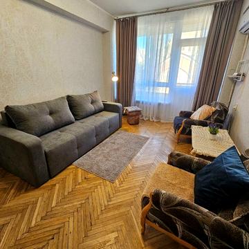 Велика Васильківська вул. (Червоноармійська), 51