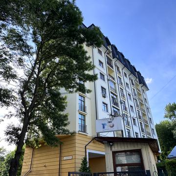 Личаківська вул. (), 33а