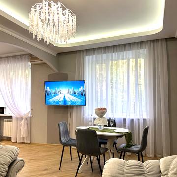 Трьохсвятительська вул., 9