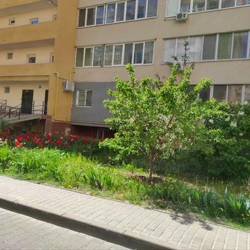 Академіка Сахарова вул., 16