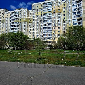 Ревуцького вул., 13