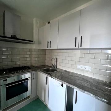 Паркова вул., 12