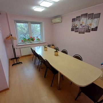 Оленівська вул., 8