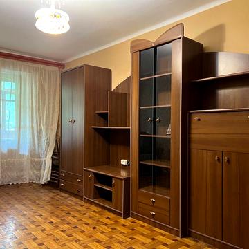 Космонавтів вул., 31/4