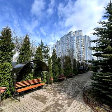 Миколи Бажана просп., 8-Б