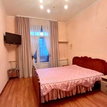 Тарасівська вул., 3