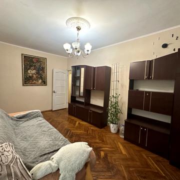 Вишгородська вул., 24