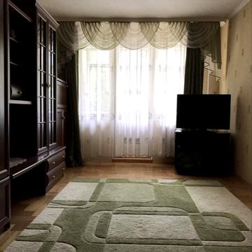 Медової Печери вул. (), 69