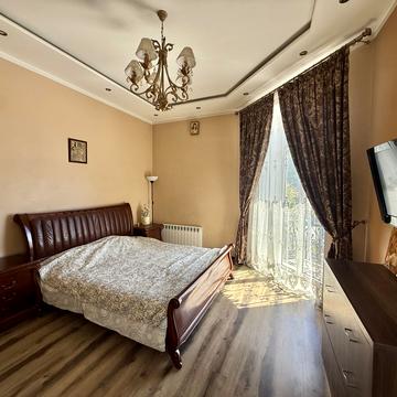 Марка Кропивницького пл., 3
