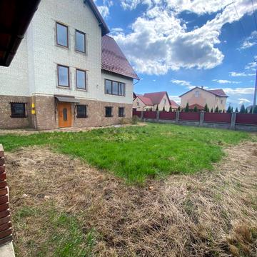 Петра Григоренка вул., 7
