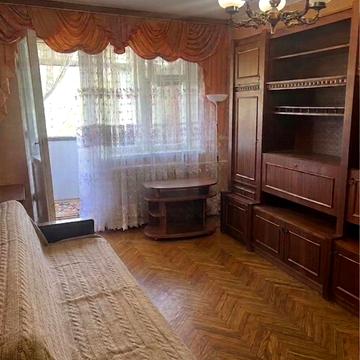 Космонавтів просп., 28