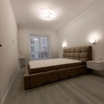 Чорновола вул., (Будинок 1)