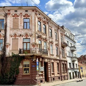 Університетська вул., 48